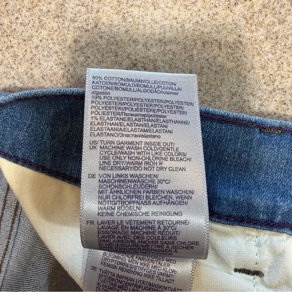 NYDJ Women’s Dayla Wide Cut Off Capri Jean With Lift Tuck Technology Size 12 - Picture 5 of 5